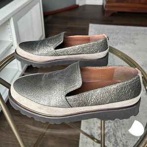 Donald J Pliner Women Conner Crinkle Patent Leather Size 6.5 M Gray Metallic EUC